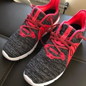 NEW NIKE Women’s Air Max Sequent 3